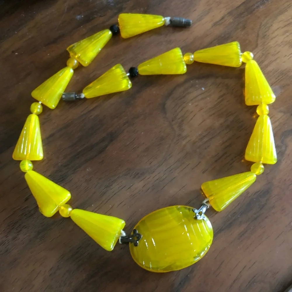Antique Yellow Glass Art Deco Necklace